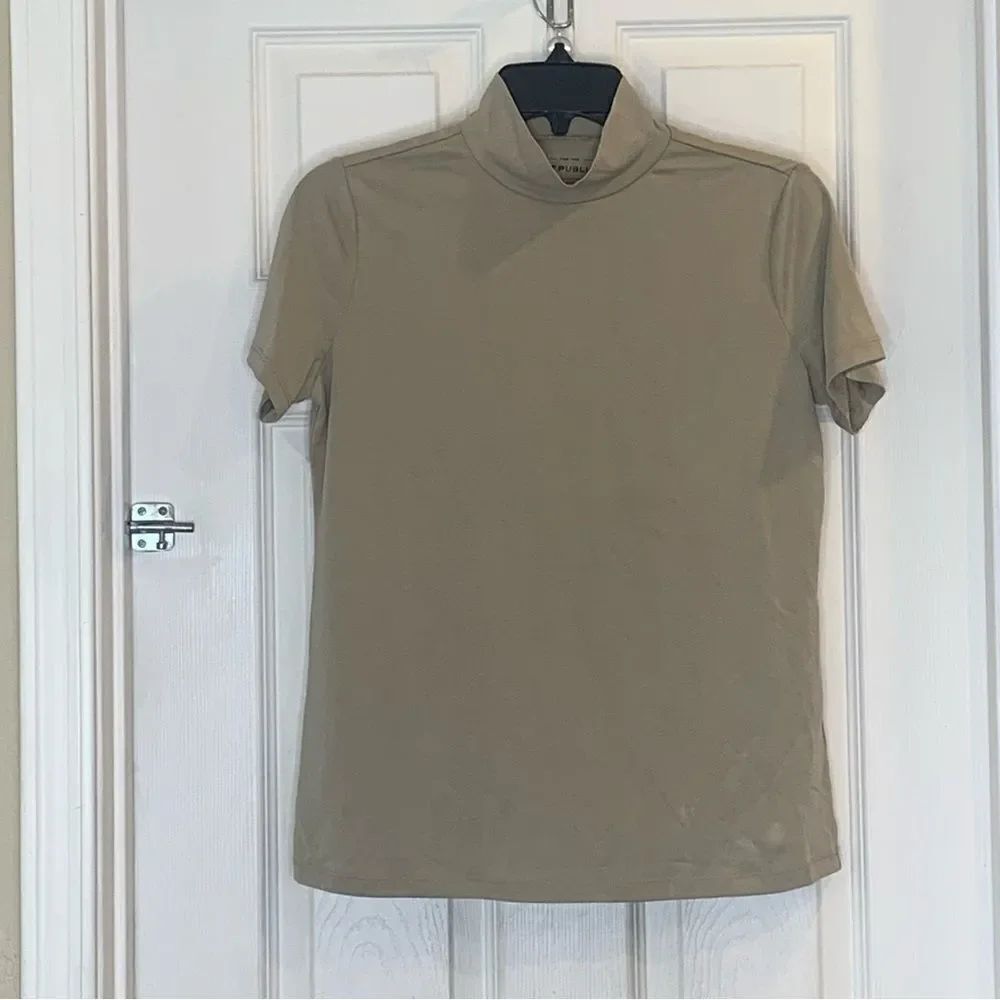 For The Republic Mock Neck Short Sleeve Tshirt Mocha Brown Size Small
